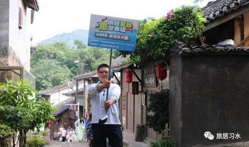 旅游景点吃瓜群众