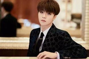 陈立农吃瓜群众图片,萌态十足引网友热议