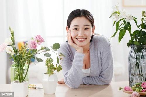 类似穿到七零当吃瓜群众,变身吃瓜群众，见证时代变迁